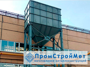 Четыре бункера для свежего песка