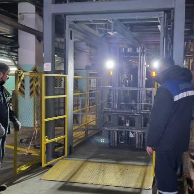 Грузовой подъемник