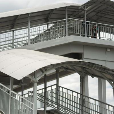 Перильное ограждение для пешеходного моста через железную дорогу