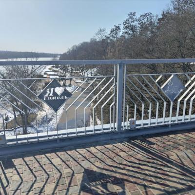 Перильные ограждения пешеходного моста через реку Сож